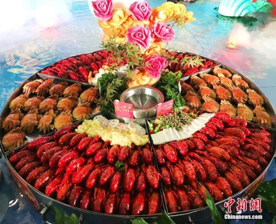 小龍蝦橫行德國(guó)柏林 政府鼓勵(lì)吃貨們大快朵頤！