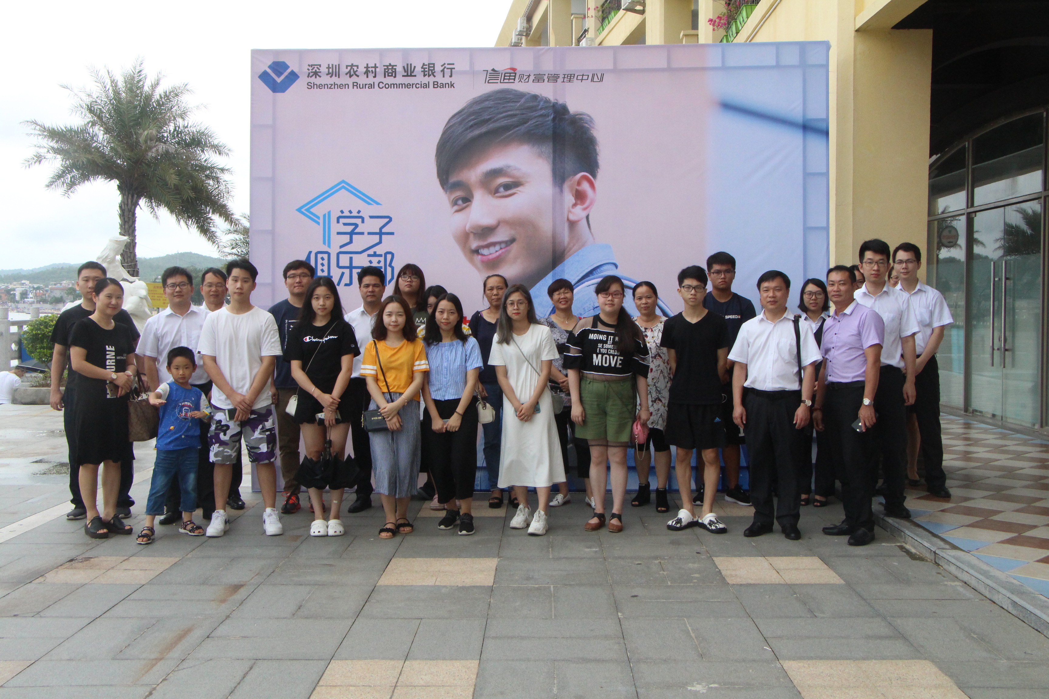 十年寒窗苦泛舟，終得梅花撲鼻來